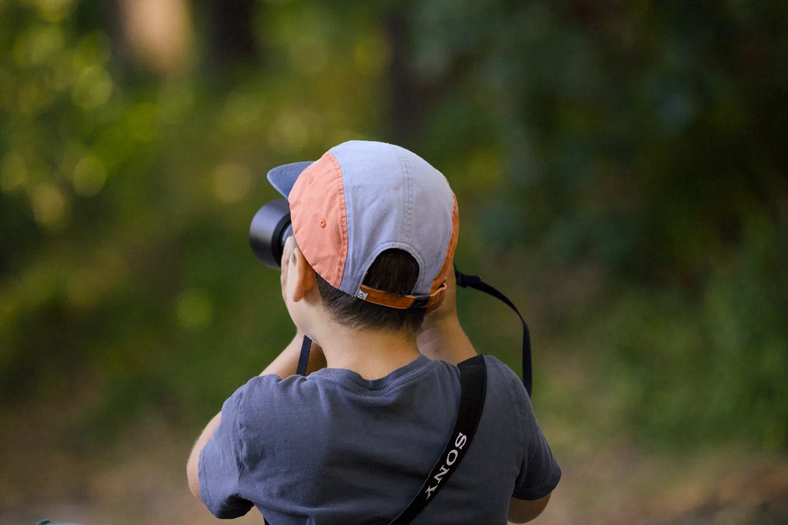 Tilian in a cap photographing with the Sony Alpha