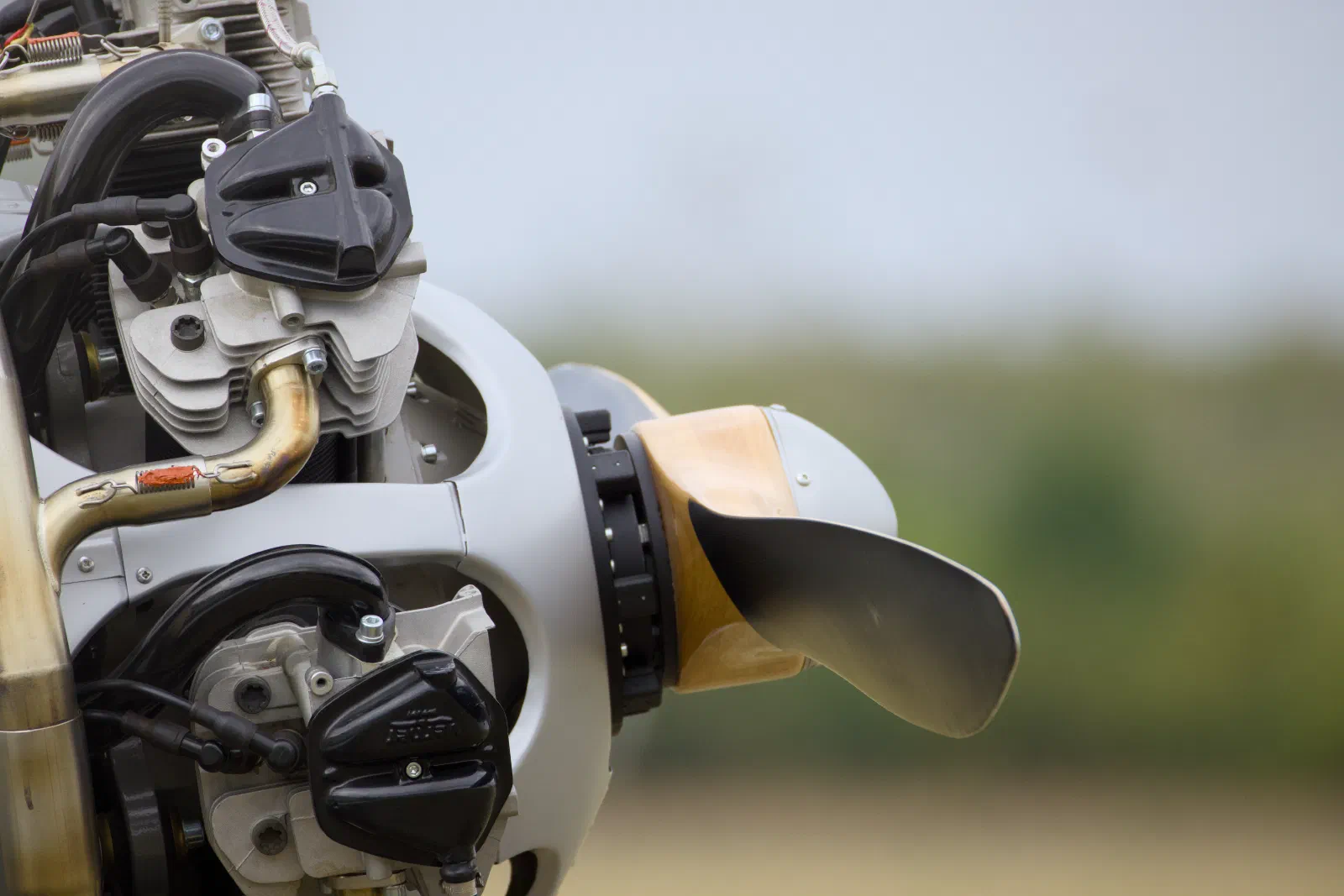 Verner radial engine with wooden propeller