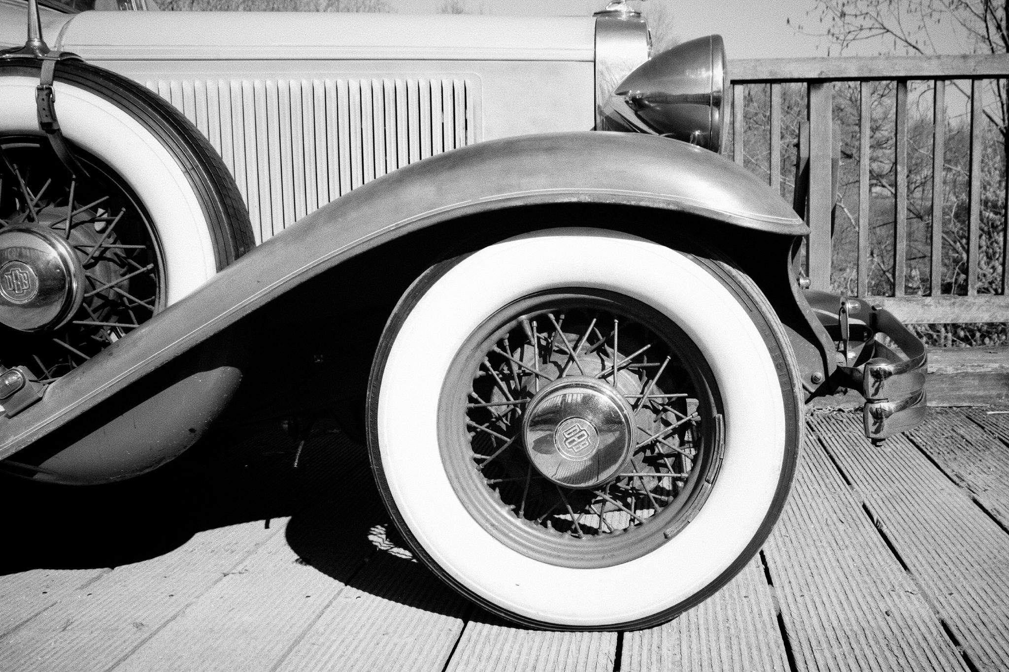 1932 Dodge Eight Series DK, white wall tire and front fender detail